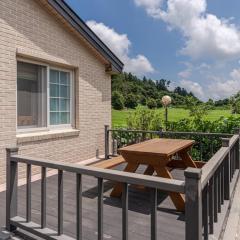 Jeju Albam Oreum House Pension