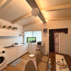 Hello Stay & Hangang Park, 5 min walk from Konkuk University, Seongsu, Jayang Subway Stations & Licensed Accommodation