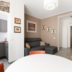 GuestHost - M1 Pasteur Apartment with Balcony