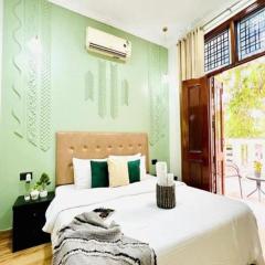 BluO Awesome 1BHK DLF Galleria Market ,Gym TT