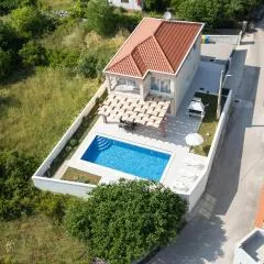 Stunning Home In Primorski Dolac