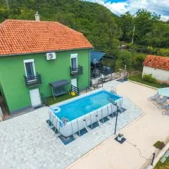 Green Haven Holiday House Near Drniš