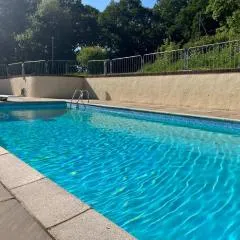 Charming Studio in West Sussex Countryside