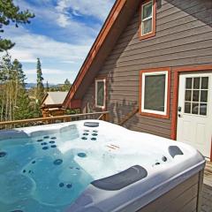 New Hot Tub, Firepit, Laundry, Big Front Deck with Great Views