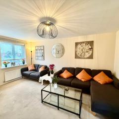 Torwood Townhouse - Free Parking, SuperFast WiFi and Contractor Friendly