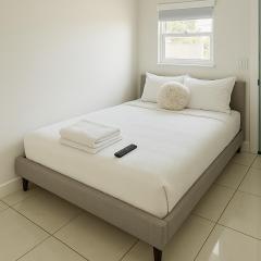 Tempurpedic Queen - Laundry, Parking & EV Charger