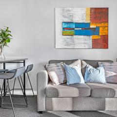 Bright 2BR in Heart of Sydney - light rail at door