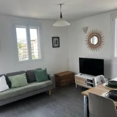 Juan Les Pins 2BR Sunny Top Floor 50m Beach Central