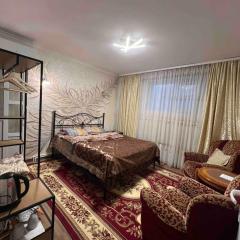 Golden Rose Room