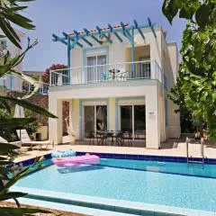 Villa Lawton - Magnificent sea & mountain views!