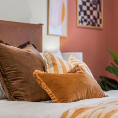 Luxury 2-Bed with Balcony & Secure Parking