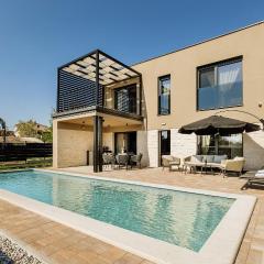 Nice Home In Tar With Private Swimming Pool