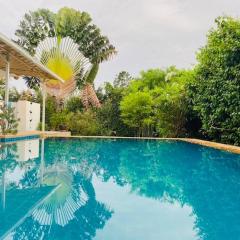 Hidden Villa Oasis Private Pool 2km to BeachMall