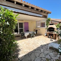 Belle villa 5 couchages 2 chambres 2 terrasses piscine commune dans résidence securisée à 200m de la mer LRMA23