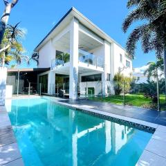 4 Ensuites Patio Pool BBQ Billiards Media Room