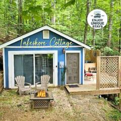 Cottage by the lakeshore with a private hot tub
