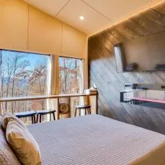 The Fox Tail Pine Treehouse at Treetop Escapes