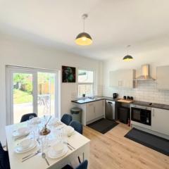 3 Large double bedroom House - Newly Refurbished!