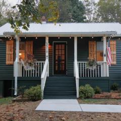 Leipers Fork Village Bungalow with Hot Tub & Firepit
