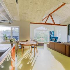 Colorful Central Apartment by the Park