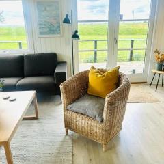 FF1007 Skønt sommerhus i Hejlsminde med udsigt over vandet og spa
