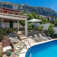 Family friendly house with a swimming pool Makarska - 23571