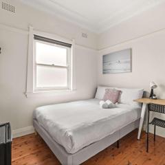 Inviting Double Room - A Peaceful Budget Stay in Padstow - Shared Bathroom