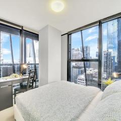Stylish 2BR City Escape on Collins with Views