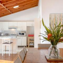 The Treehouse -Pet Friendly, Heated Spa