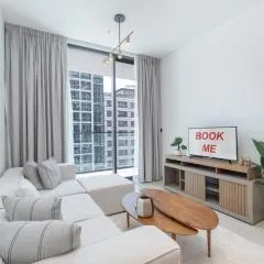 Modern JVC Apartment Sleeps 3 with City Views