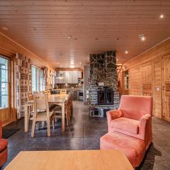 Hiihtogreeni B Ski-in Ski-out by Aavalevi