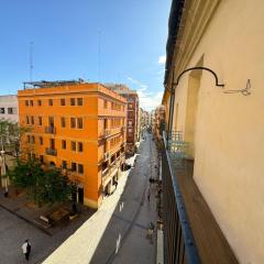 Bonito apartamento justo junto a la Torre de Quart