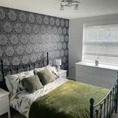 Fantastic 2 bedroom apartment- 7 mins from NEC, Airport, JLR, town centre