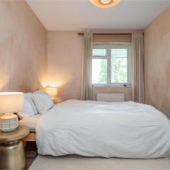 Stylish & Spacious 2-Bed Flat with Parking