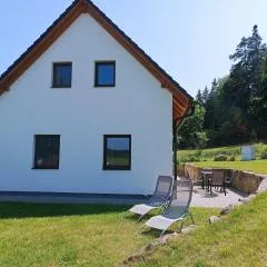 Klidná lokalita Na kraji lesa, celý dům s úschovnu kol