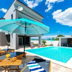 Luxury Vila Klara with heated pool, near Airport&Zadar