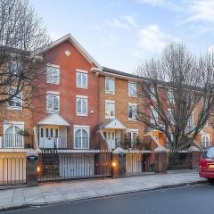 Spacious 2-bedroom Townhouse with Garden & Patio