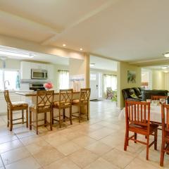 7 Mi to Waikiki Airy Retreat Near Shops and Eats!