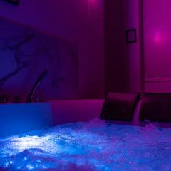 Lush Escape Suites - hottube and sauna