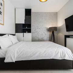 Skylark - Melbourne Penthouse with Jacuzzi & View