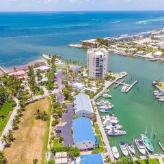 Flip Flop Inn - Pet Friendly, Waterfront Townhome with Pool