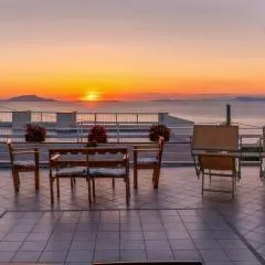 La Perla Blu - De Vivo Realty