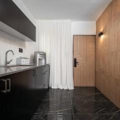 Mini paradise with Jacuzzi shelter in the building