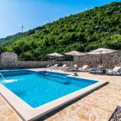 Villa Elin - Private Pool & Peaceful Family Retreat near Omiš