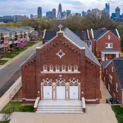 Luxury Rooftop Townhome in Restored Church 5 mins to DT