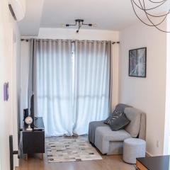 Gleba com ar-condicionado na sala e quarto, sacada e piscina