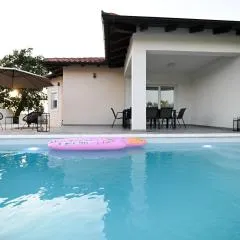 Four Oaks Holiday House