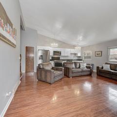 Pet Friendly Near Airport 25Mi to Downtown CHI