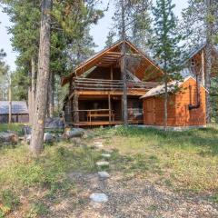 Blue Springs Pond Cabin - Near Yellowstone - Hot Tub