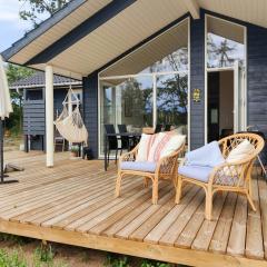 Cozy Family Summer House Near Høve Beach